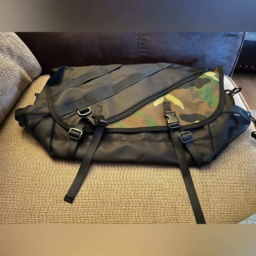 Shein Camo Detail Chain Decor Messenger Bag